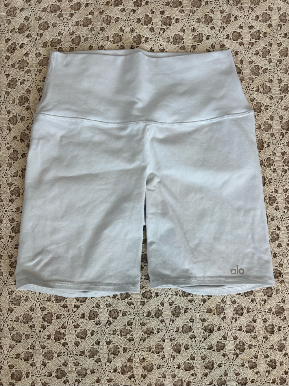 Alo Yoga Biker Shorts White 7” Inseam Size Small